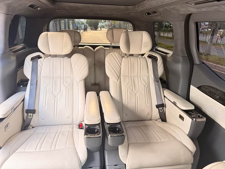 Фото 16 - Zeekr 009