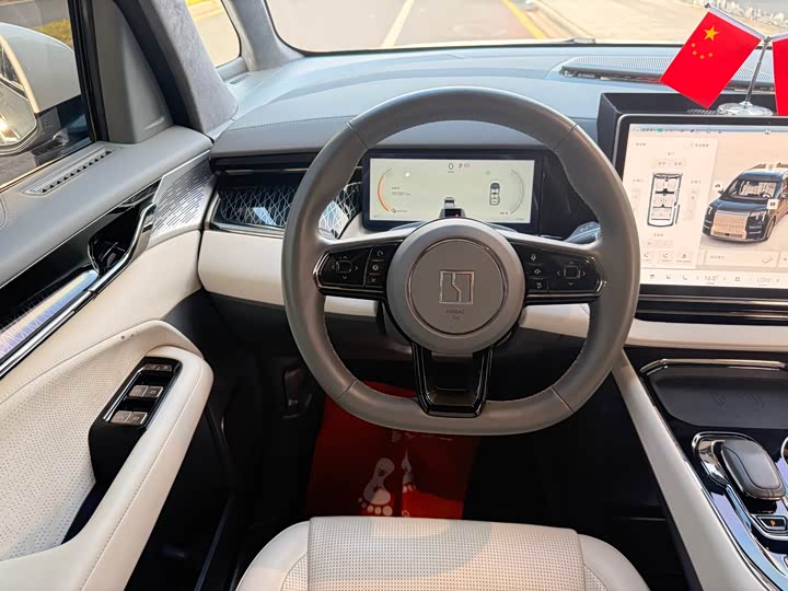 Фото 17 - Zeekr 009