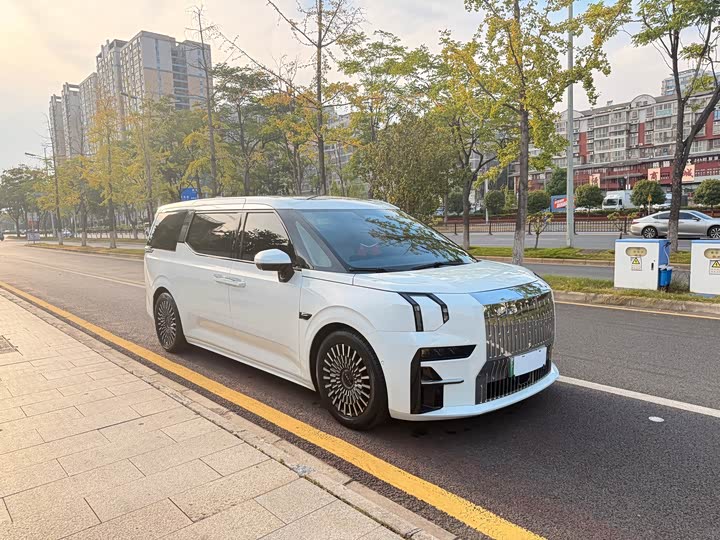 Фото 2 - Zeekr 009