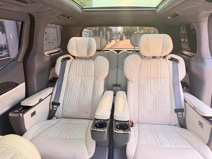 Фото 8 - Zeekr 009