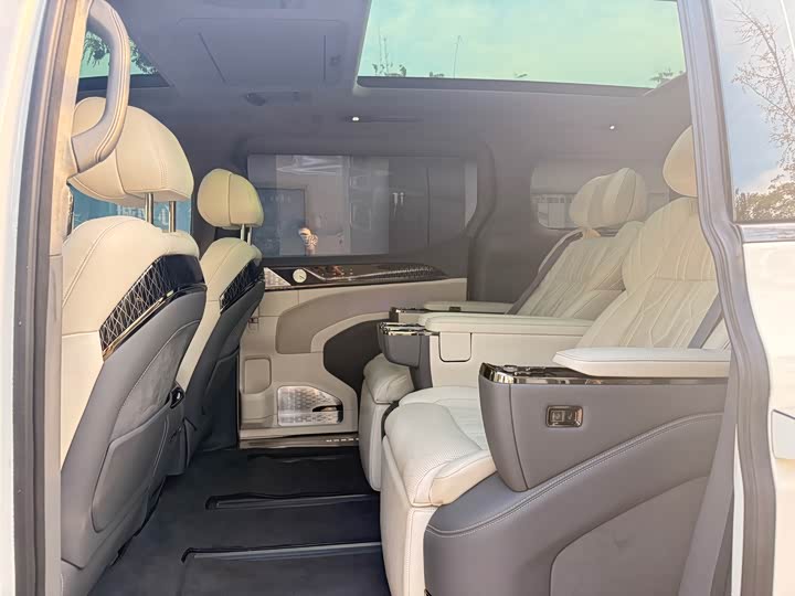 Фото 9 - Zeekr 009