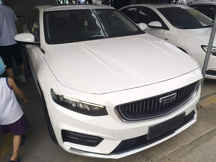 Фото 4 - Geely Preface