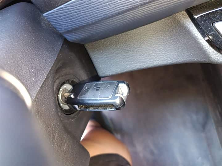 Фото 12 - Dongfeng Forthing Lingzhi M5