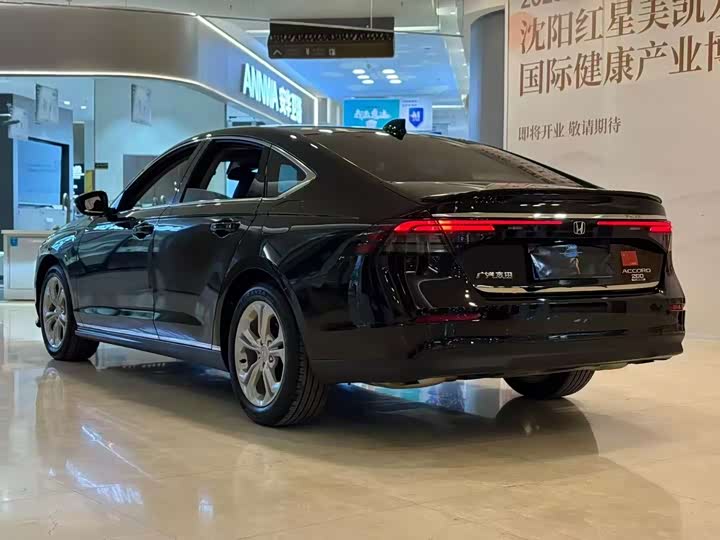 Фото 4 - Honda Accord