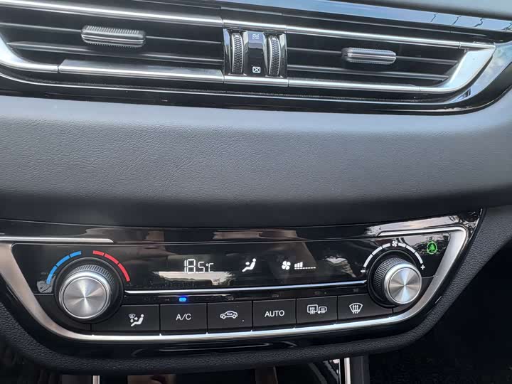 Фото 18 - Changan Raeton CC