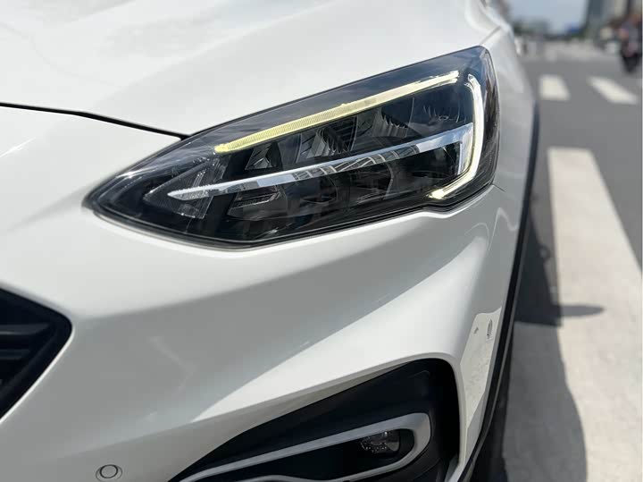 Фото 17 - Ford Focus Active