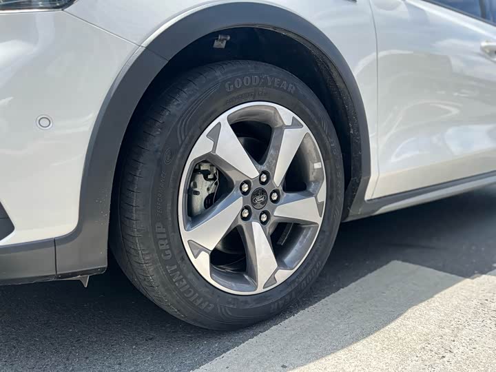 Фото 18 - Ford Focus Active