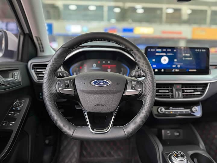 Фото 9 - Ford Focus Active