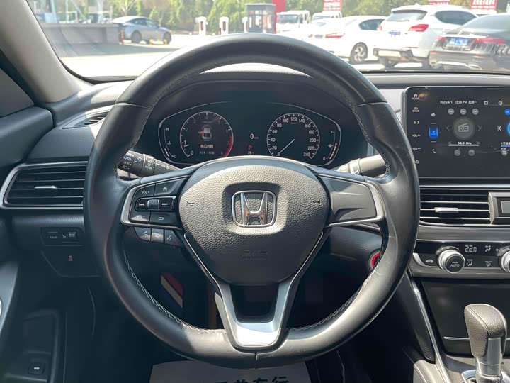 Фото 10 - Honda Accord