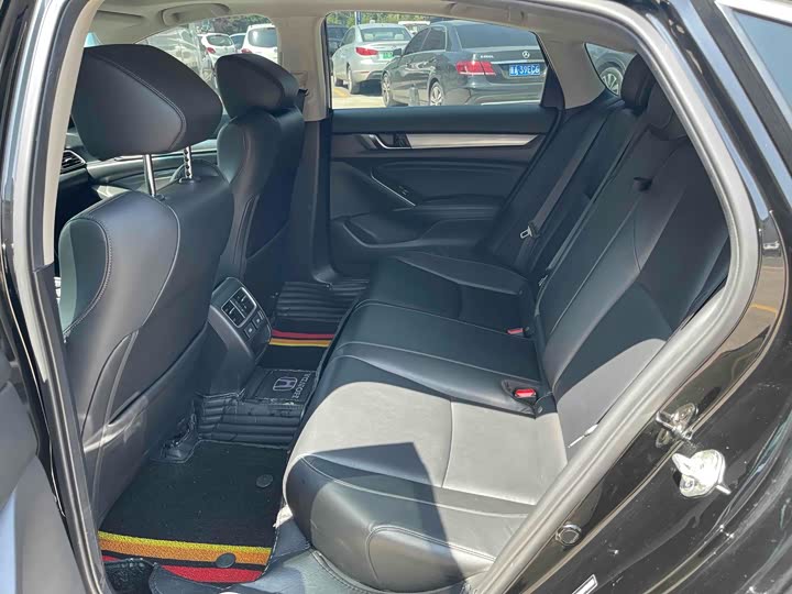 Фото 13 - Honda Accord