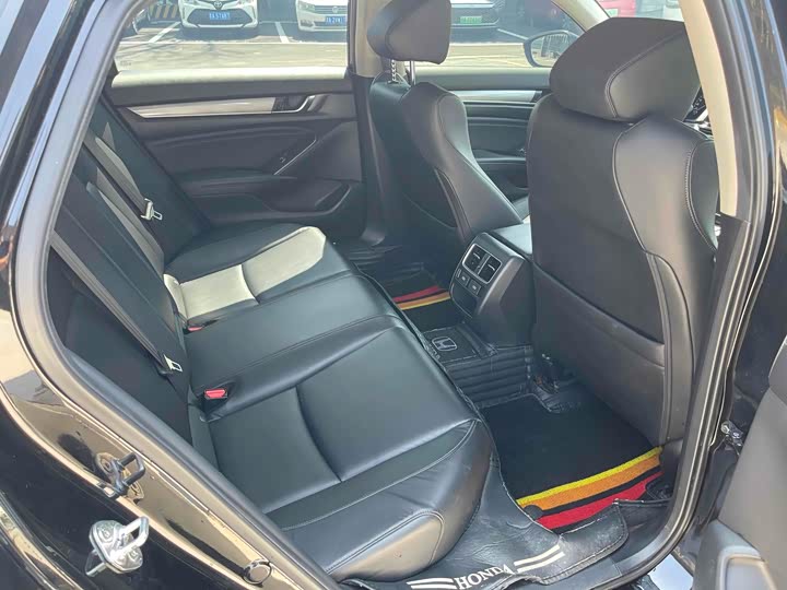 Фото 15 - Honda Accord