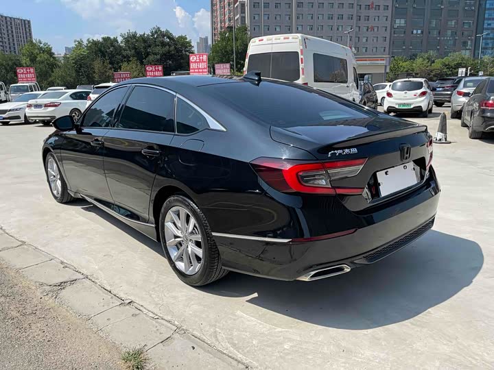 Фото 19 - Honda Accord