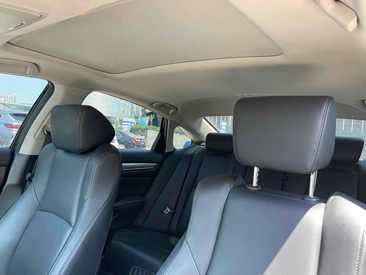 Фото 9 - Honda Accord