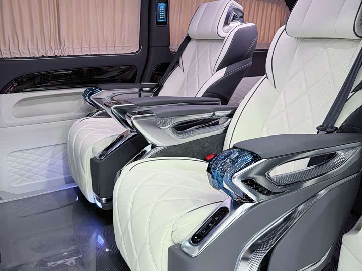 Фото 9 - Mercedes-Benz Vito