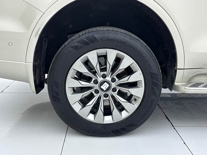 Фото 10 - Tank 500 Hybrid