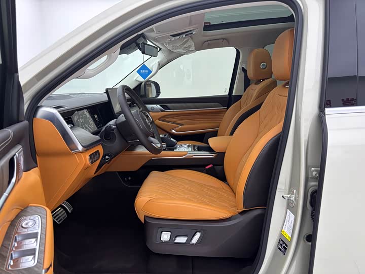 Фото 12 - Tank 500 Hybrid