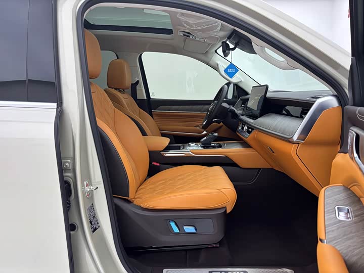 Фото 14 - Tank 500 Hybrid