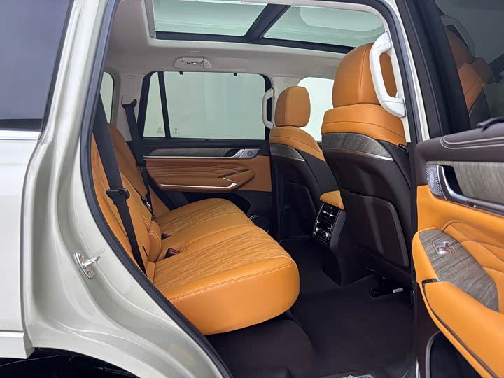 Фото 15 - Tank 500 Hybrid