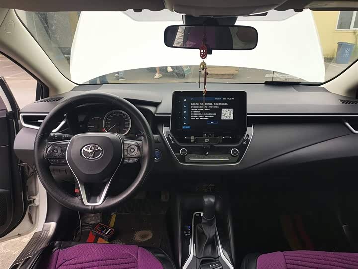 Фото 10 - Toyota Corolla