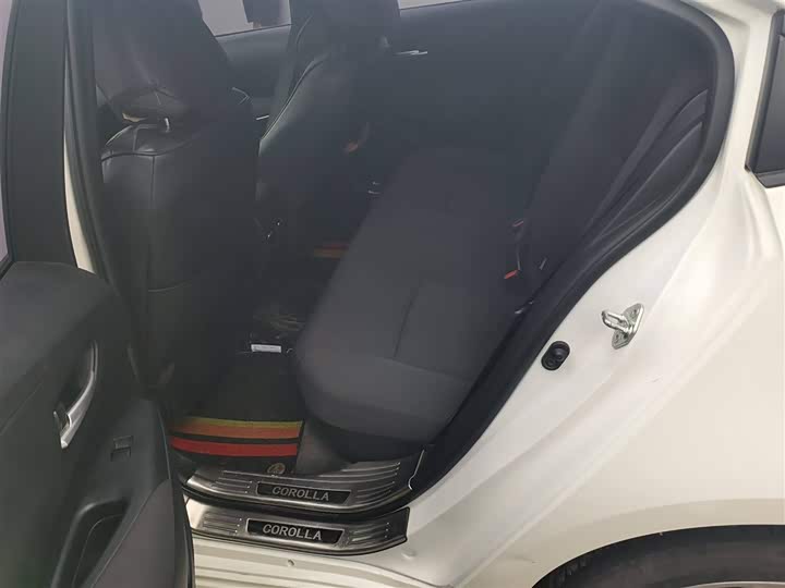 Фото 17 - Toyota Corolla