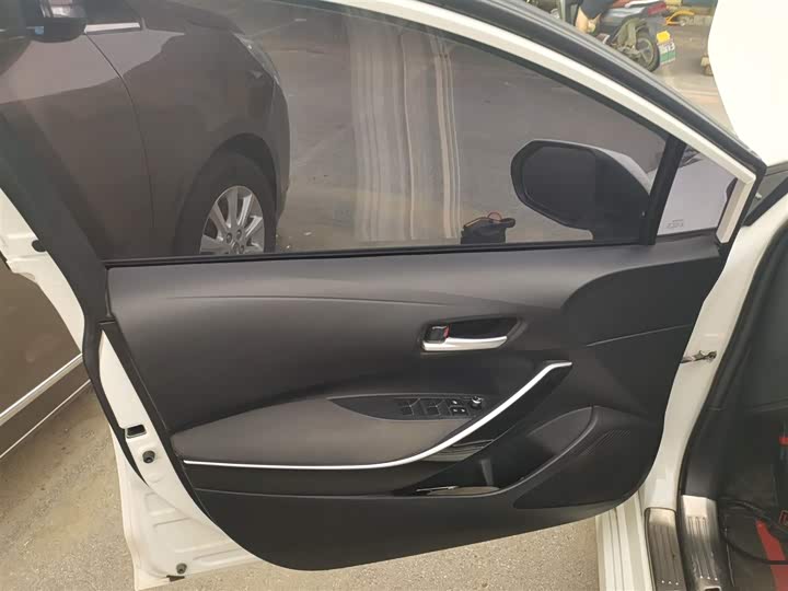 Фото 28 - Toyota Corolla