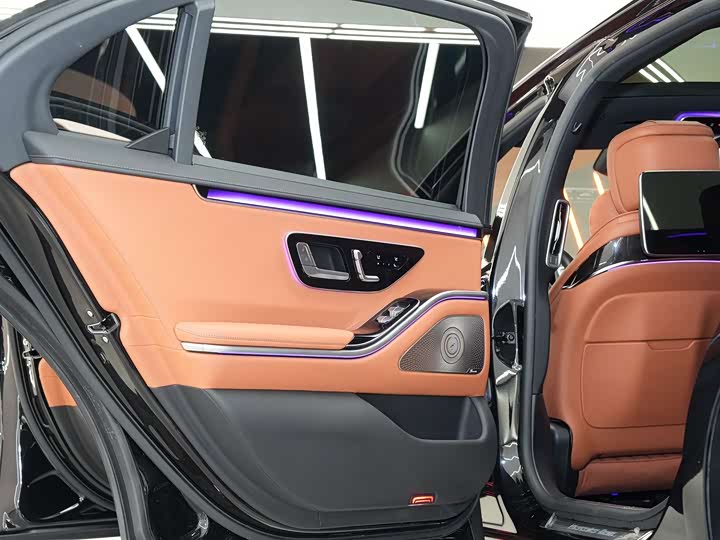 Фото 14 - Mercedes-Benz S-Class