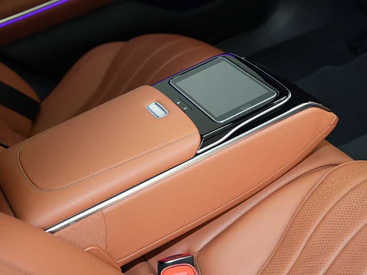 Фото 18 - Mercedes-Benz S-Class