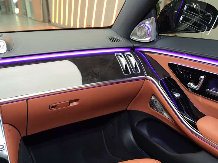 Фото 19 - Mercedes-Benz S-Class