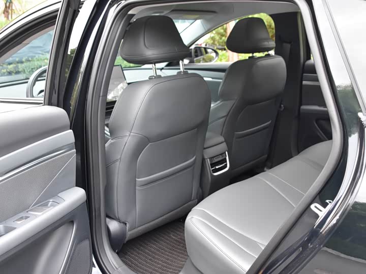 Фото 10 - XPeng Mona M03