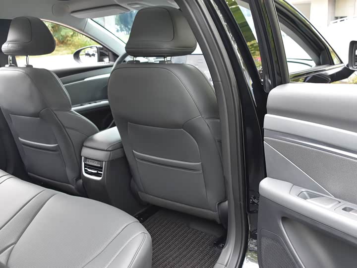 Фото 12 - XPeng Mona M03