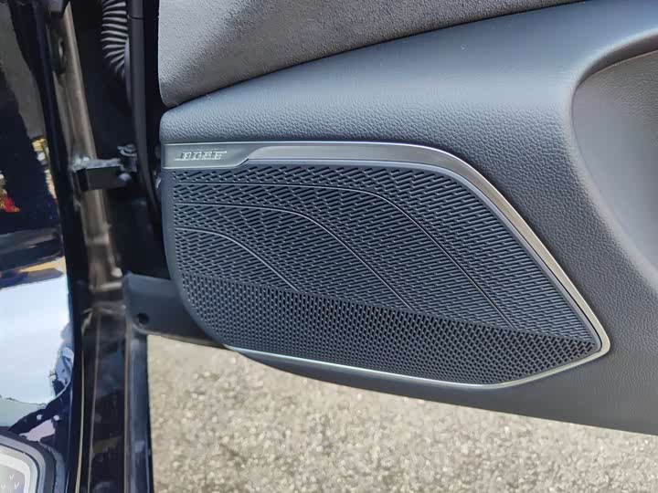 Фото 14 - Hongqi H9