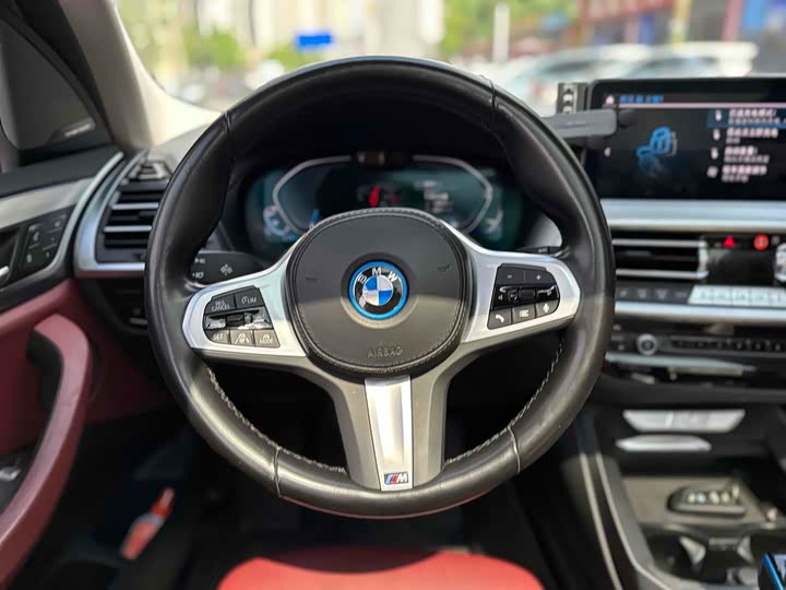Фото 9 - BMW iX3