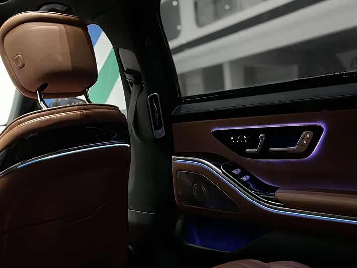 Фото 10 - Mercedes-Benz S-Class