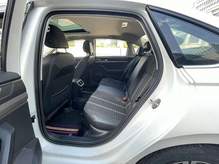 Фото 11 - Volkswagen Lavida