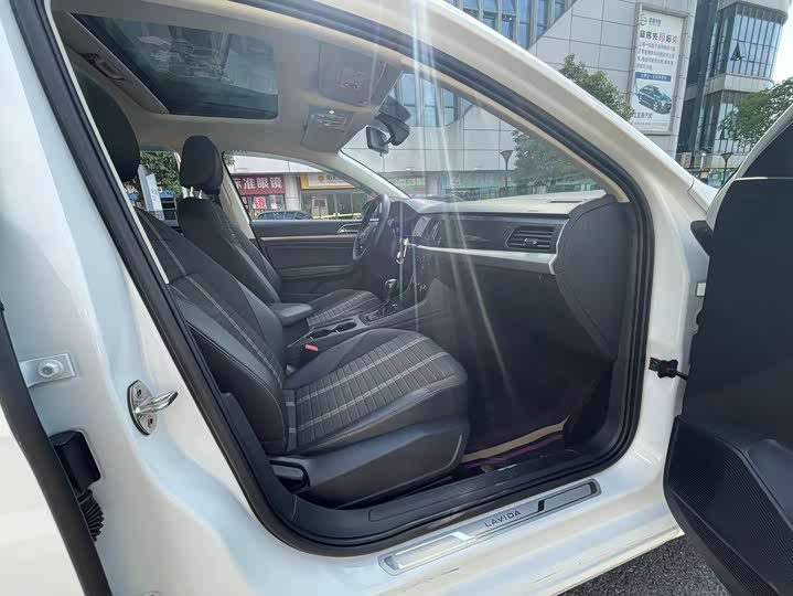 Фото 7 - Volkswagen Lavida