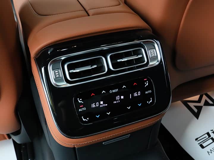 Фото 16 - Mercedes-Benz S-Class