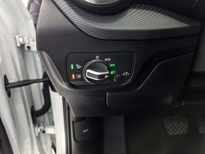 Фото 10 - Audi Q2L