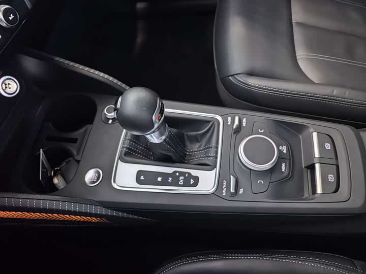 Фото 13 - Audi Q2L