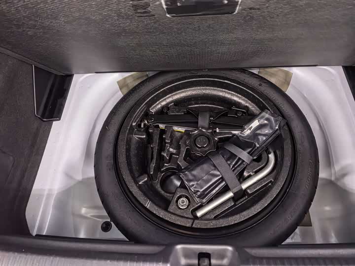 Фото 16 - Audi Q2L