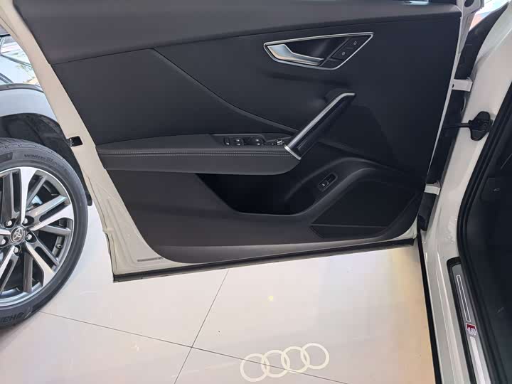 Фото 8 - Audi Q2L