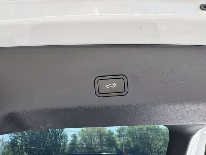 Фото 21 - Geely Monjaro