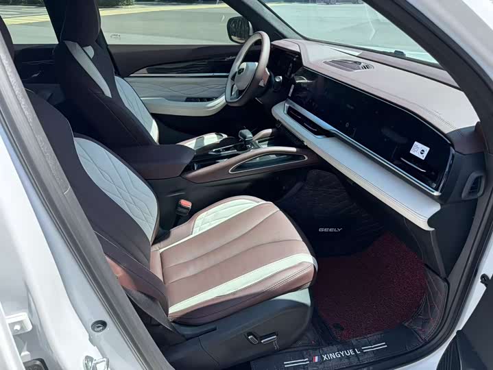 Фото 22 - Geely Monjaro