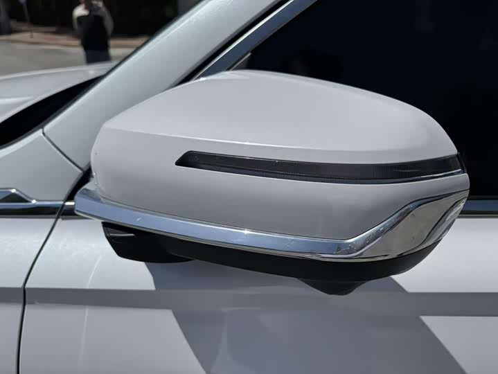 Фото 6 - Geely Monjaro