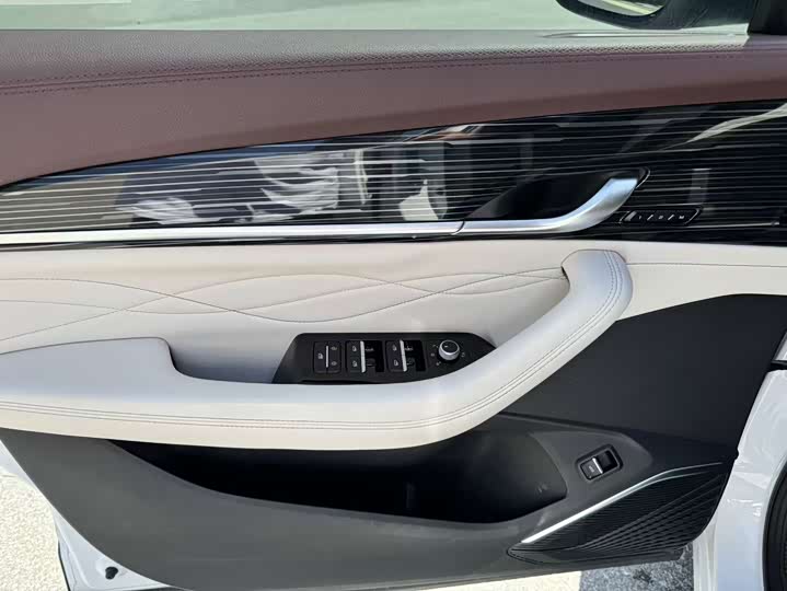 Фото 8 - Geely Monjaro