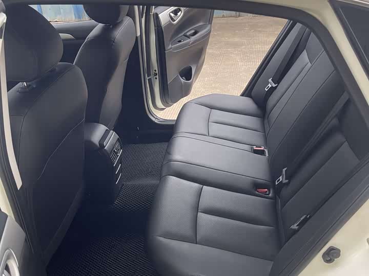 Фото 10 - Nissan Sylphy