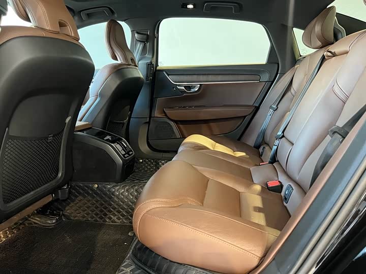 Фото 9 - Volvo S90