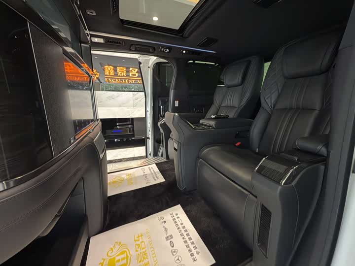 Фото 11 - Lexus LM