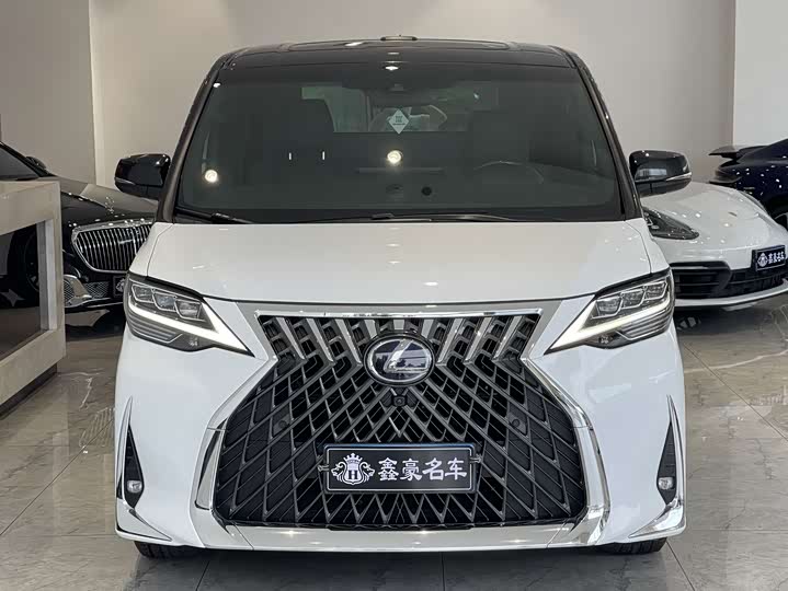 Фото 2 - Lexus LM