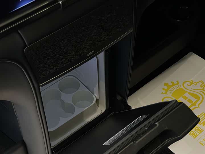 Фото 22 - Lexus LM