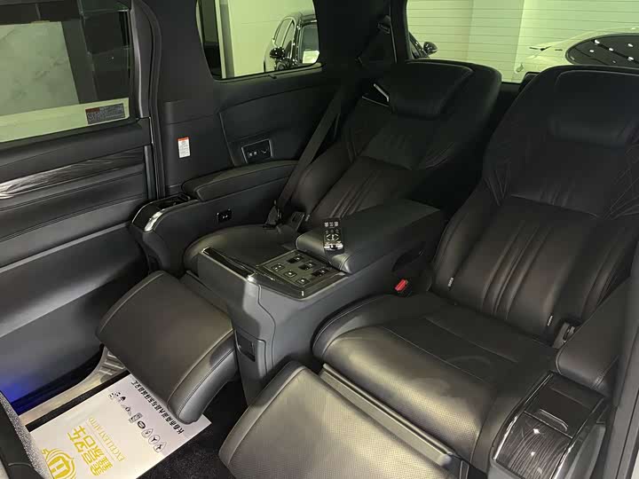 Фото 23 - Lexus LM